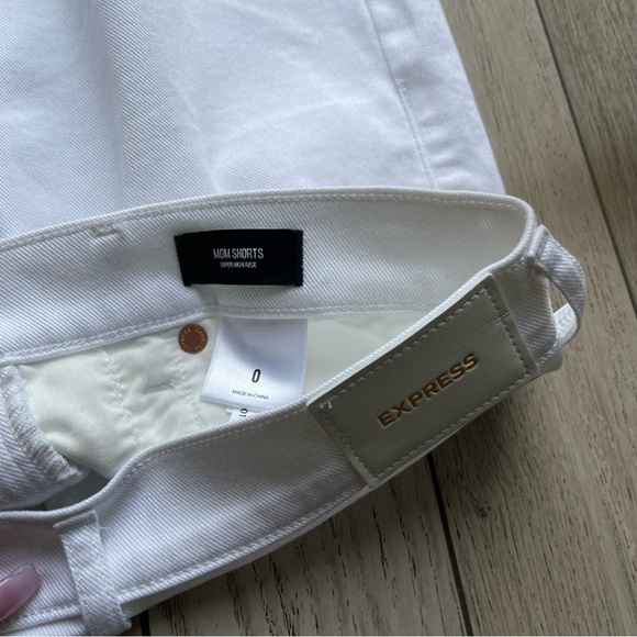 Express White Distressed Women's Shorts NWT - Picture 3 of 5